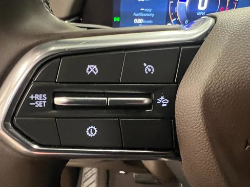 Used 2025 Chevrolet Suburban LT image 40