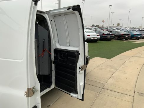 Used 2018 Chevrolet Express 2500 image 14