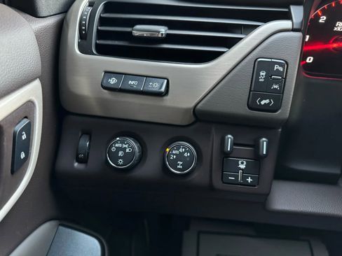 Used 2016 GMC Yukon Denali w/ Open Road Package image 28