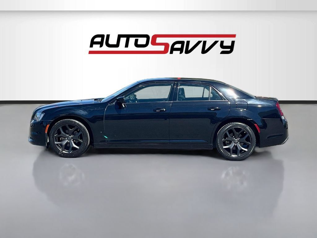 Used 2022 Chrysler 300 Touring w/ Sport Appearance Package RWD image 4