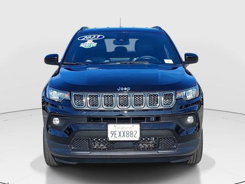 Used 2023 Jeep Compass Latitude image 2
