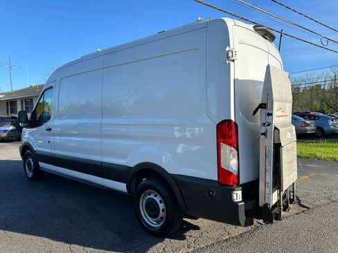 Used 2018 Ford Transit 250 148 Medium Roof RWD image 4