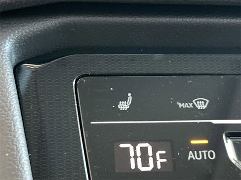 New 2026 Volkswagen Taos SE image 31