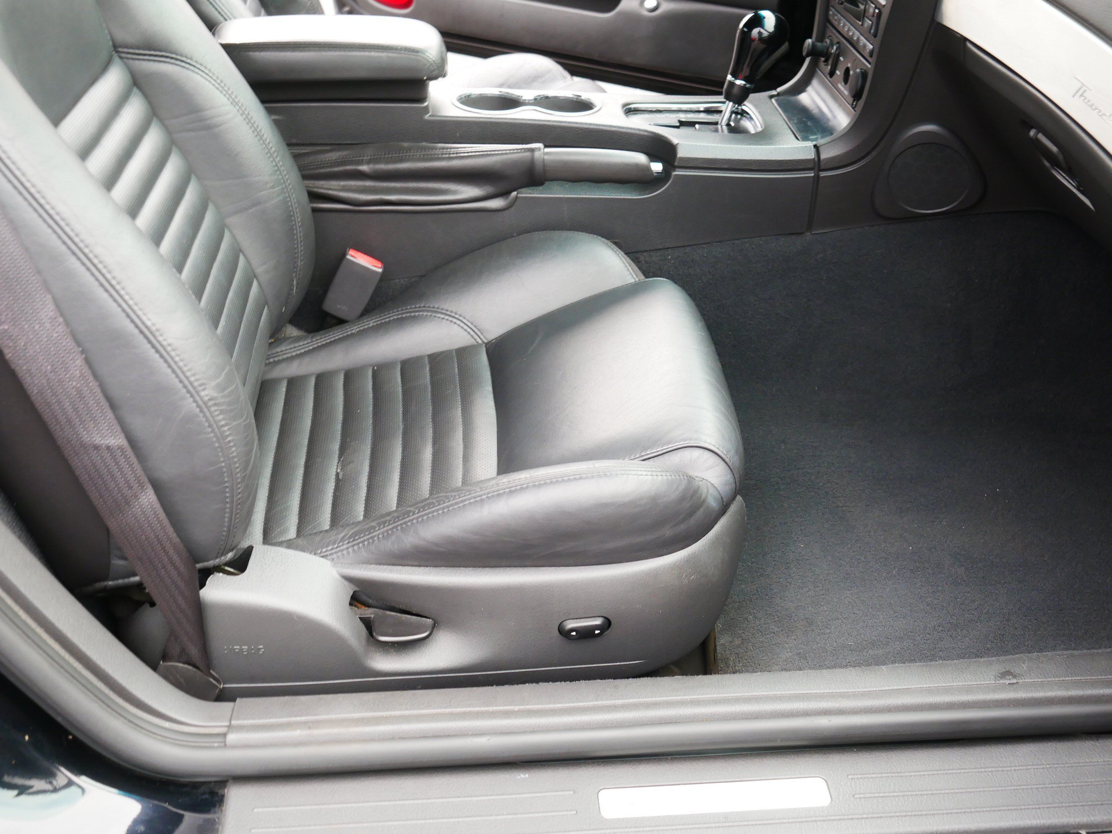 Used 2002 Ford Thunderbird RWD image 18