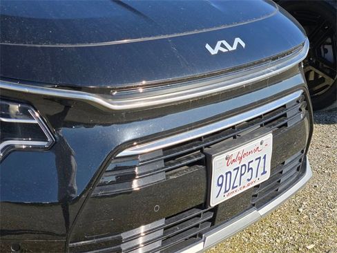 Certified 2023 Kia Niro SX image 5