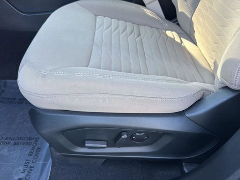 Used 2021 Ford Explorer XLT image 27