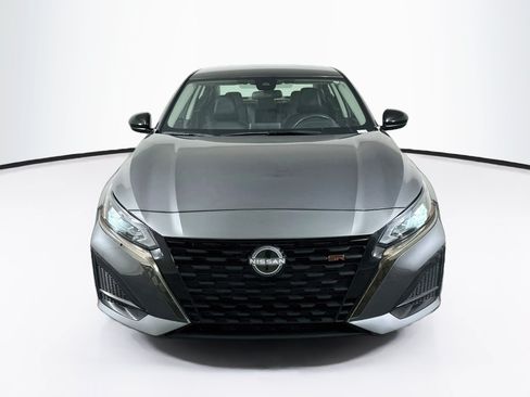 Used 2025 Nissan Altima 2.5 SR FWD image 2