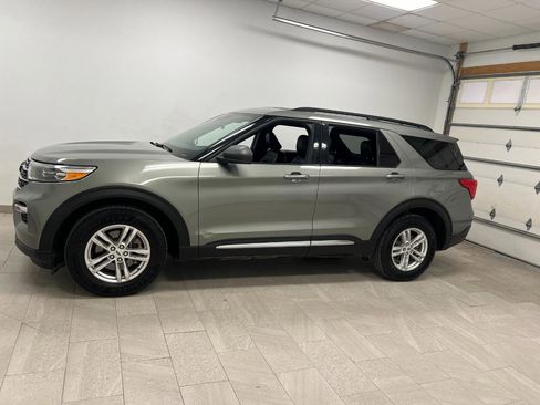 Used 2020 Ford Explorer XLT w/ Equipment Group 202A image 5
