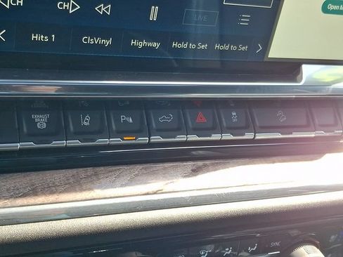 Certified 2025 Chevrolet Silverado 2500 LTZ w/ LTZ Convenience Package AWD/4WD image 27