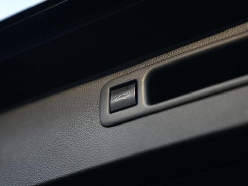 Used 2020 Toyota Highlander XLE image 31