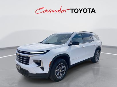 Used 2025 Chevrolet Traverse LT