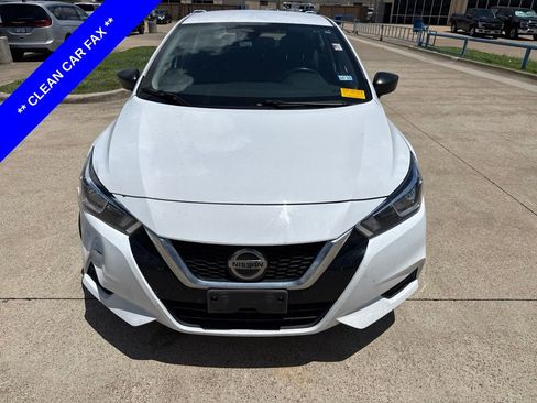 Used 2022 Nissan Versa S FWD image 2