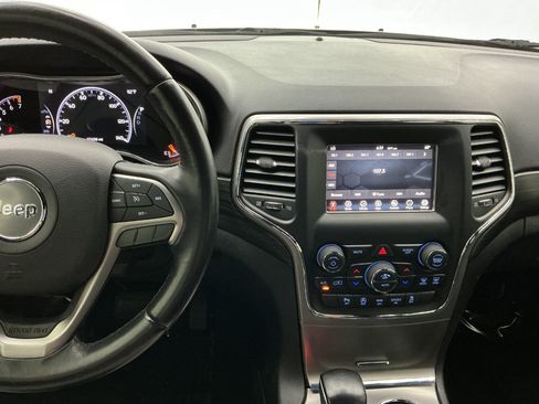 Used 2021 Jeep Grand Cherokee Laredo AWD/4WD image 31