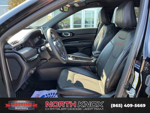 Used 2024 Jeep Compass Trailhawk AWD/4WD image 4