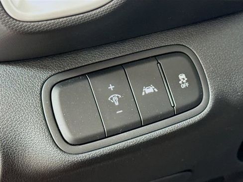 Certified 2022 Hyundai Venue SE image 12