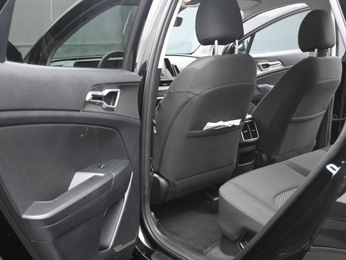 Used 2025 Kia Sportage LX image 18