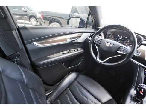 Used 2025 Cadillac XT6 Premium Luxury w/ Platinum Package FWD image 8