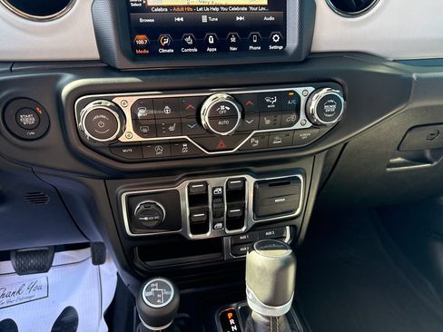 Used 2021 Jeep Gladiator Overland AWD/4WD image 33