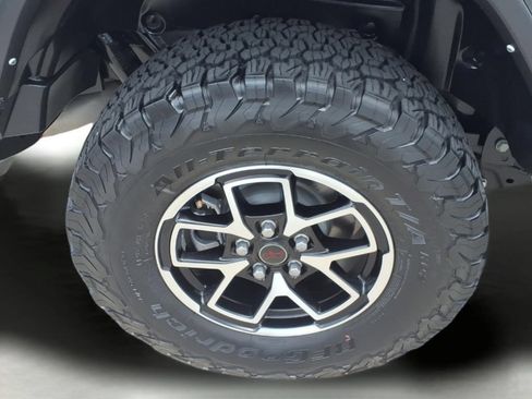 Used 2024 Jeep Wrangler Unlimited Rubicon w/ Technology Group AWD/4WD image 9