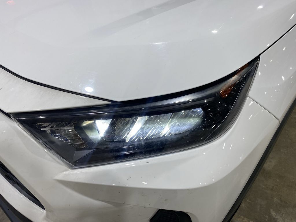 Used 2021 Toyota RAV4 LE AWD/4WD image 20