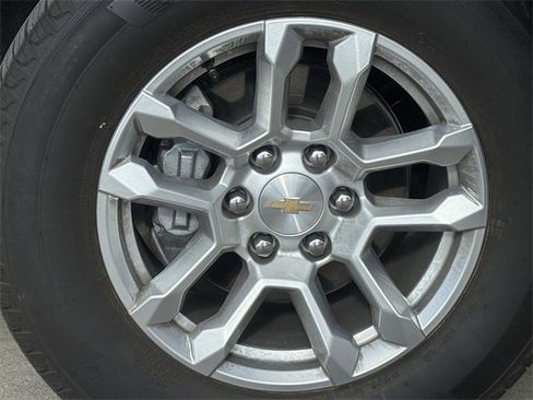 New 2026 Chevrolet Suburban LS image 9