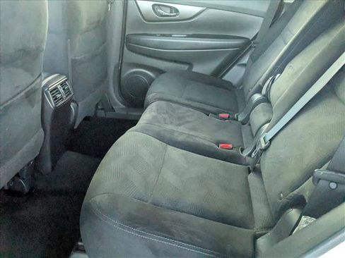 Used 2015 Nissan Rogue SV image 18