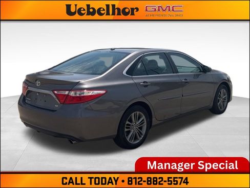 Used 2017 Toyota Camry SE w/ Moonroof Package FWD image 2