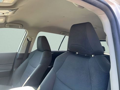 Used 2020 Toyota RAV4 LE w/ Carpet Mat Package AWD/4WD image 19