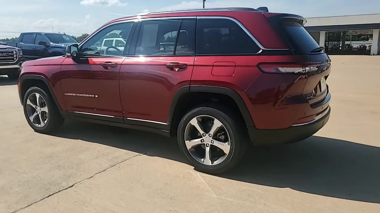Used 2023 Jeep Grand Cherokee Limited AWD/4WD image 6