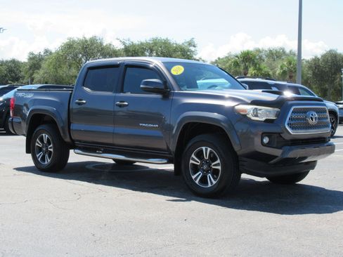 Used 2016 Toyota Tacoma TRD Sport w/ Towing Package AWD/4WD image 3