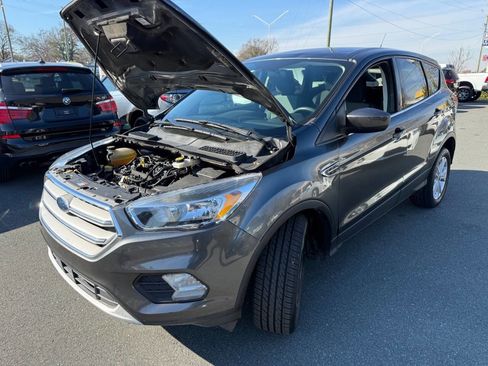 Used 2019 Ford Escape SE image 21