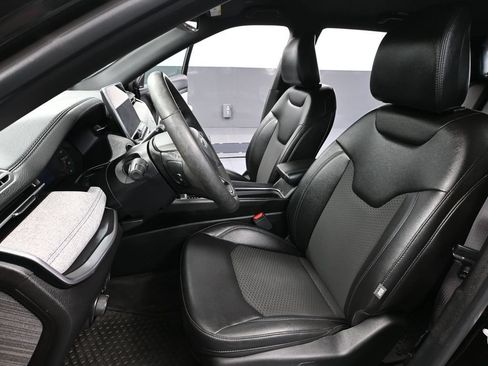 Used 2024 Jeep Compass Latitude w/ Convenience Group AWD/4WD image 25