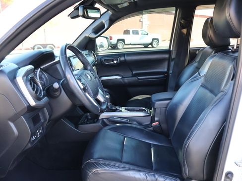 Used 2018 Toyota Tacoma Limited image 8