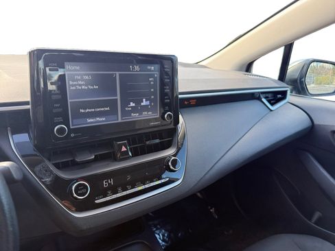 Used 2022 Toyota Corolla LE image 12