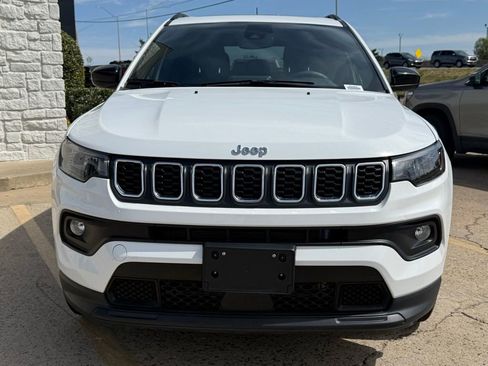 Used 2025 Jeep Compass Latitude w/ Sun & Sound Group image 3