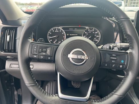 Used 2023 Nissan Pathfinder SV w/ SV Premium Package image 24