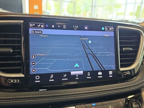 Used 2023 Chrysler Pacifica Limited FWD image 32