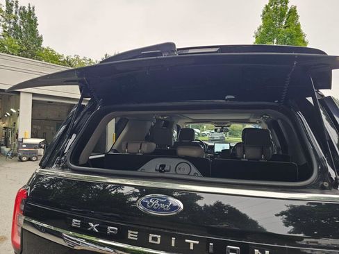 Used 2024 Ford Expedition Limited AWD/4WD image 17