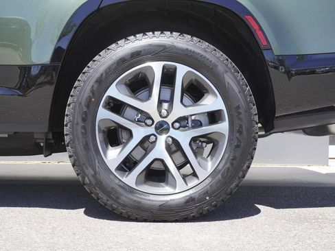 New 2026 Land Rover Defender 130 X-Dynamic SE AWD/4WD image 34