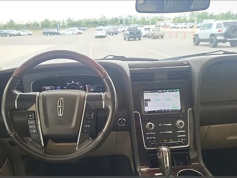 Used 2015 Lincoln Navigator L 4WD w/ Equipment Group 101A Reserve image 5
