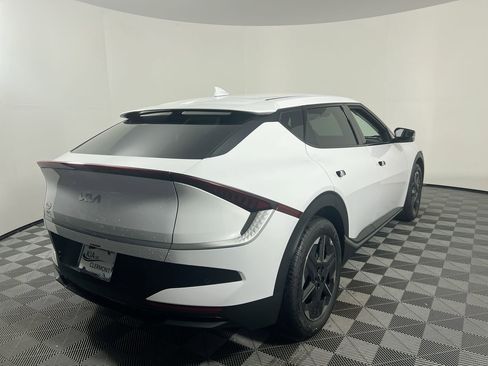New 2025 Kia EV6 Light RWD image 3