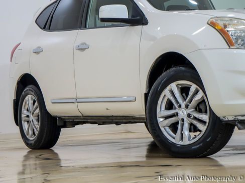 Used 2013 Nissan Rogue SV AWD/4WD image 4