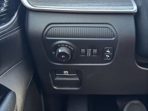 Used 2024 Jeep Wagoneer L Series II w/ Flexible Seating Group AWD/4WD image 25