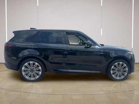 Used 2026 Land Rover Range Rover Sport Dynamic SE AWD/4WD image 8