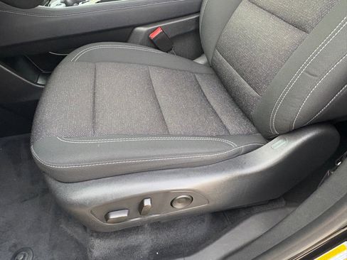 Used 2025 Chevrolet Traverse LT image 33