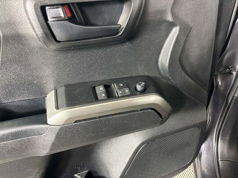 Used 2022 Toyota Tacoma SR5 RWD image 14