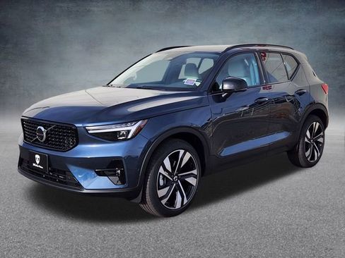 New 2026 Volvo XC40 B5 Ultra w/ Climate Package image 3