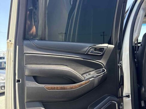 Used 2017 Chevrolet Suburban LT image 10
