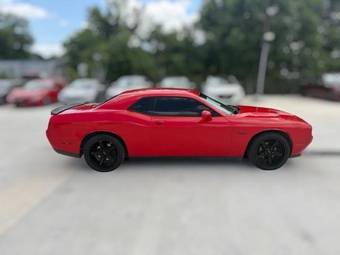 Used 2015 Dodge Challenger SXT RWD image 8
