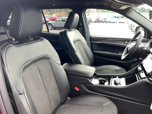 New 2026 Jeep Grand Cherokee Altitude AWD/4WD image 21
